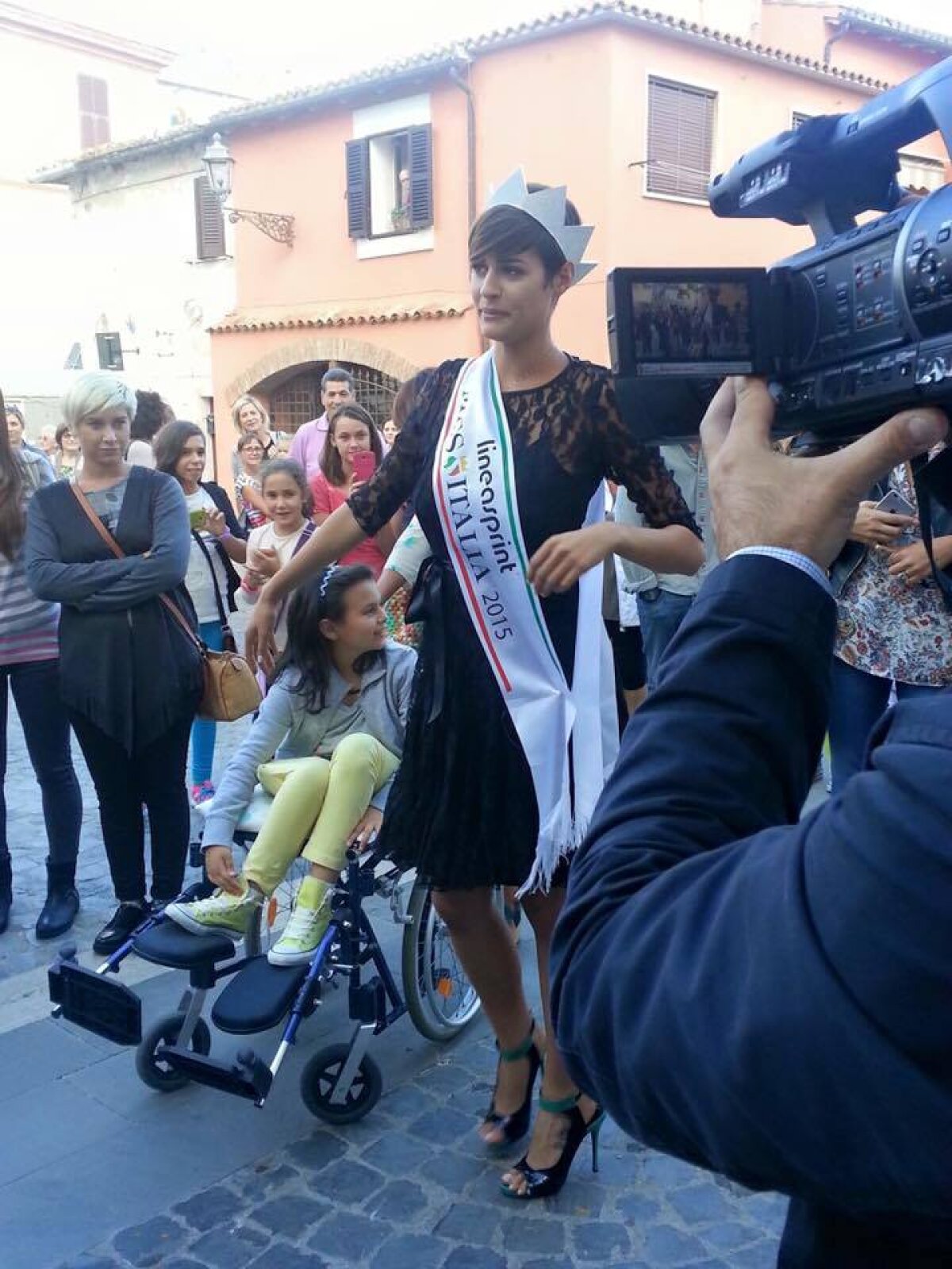 VIDEO + FOTO Go girl! Miss Italia 2015 demonstrează ce știe cu mingea