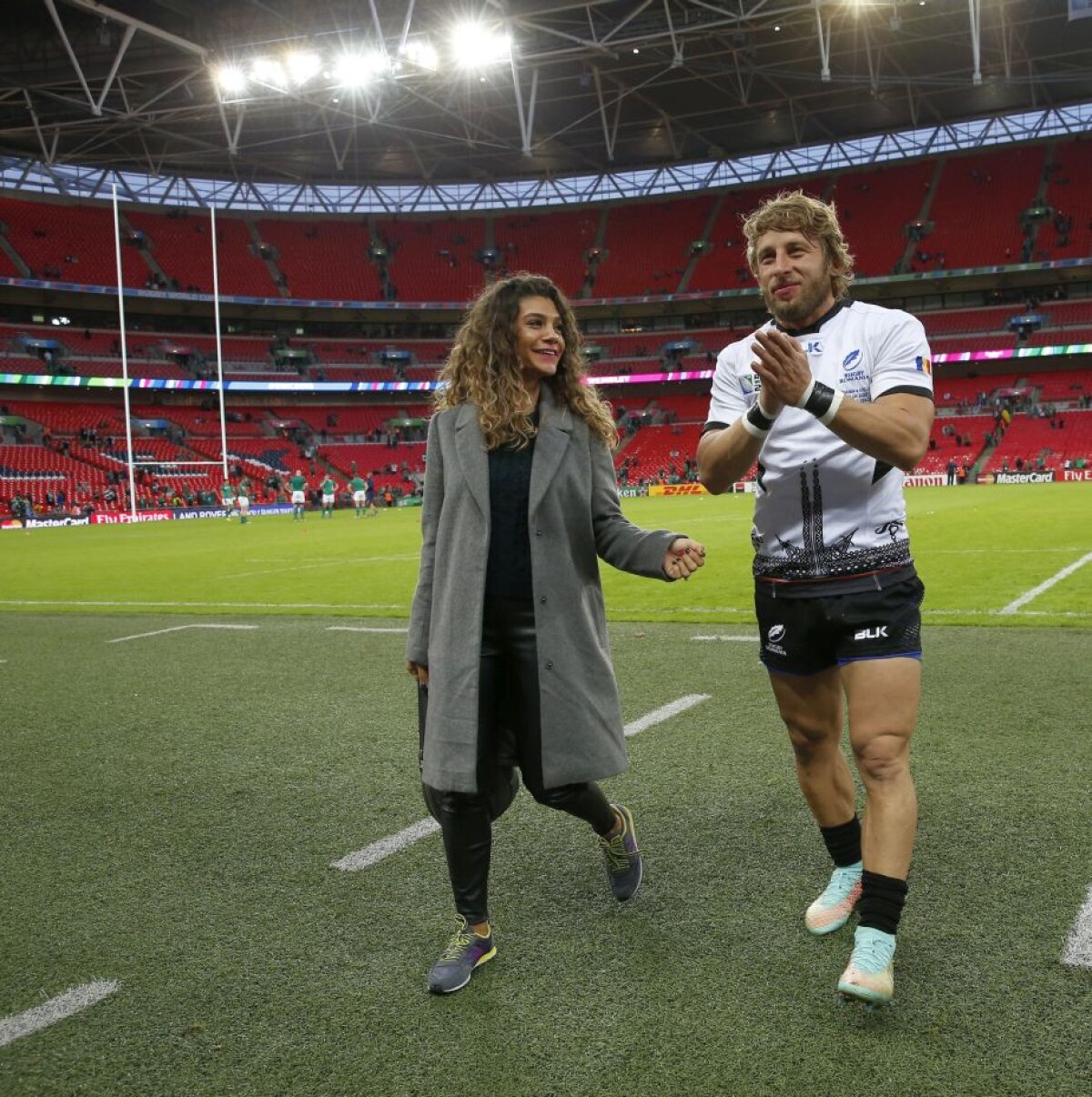 VIDEO + FOTO În genunchi pe Wembley: un jucător român de rugby și-a cerut iubita de soție la meciul cu Irlanda