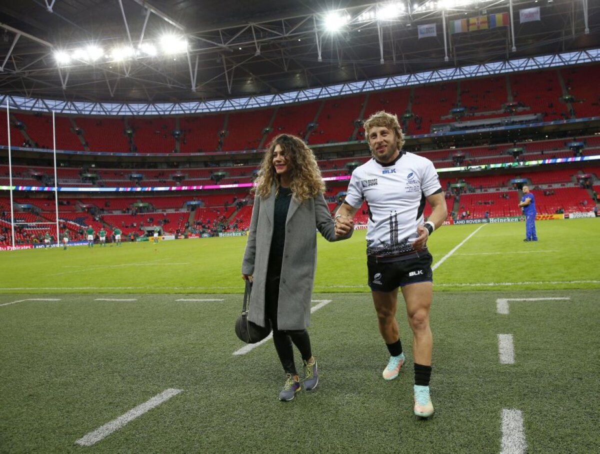 VIDEO + FOTO În genunchi pe Wembley: un jucător român de rugby și-a cerut iubita de soție la meciul cu Irlanda