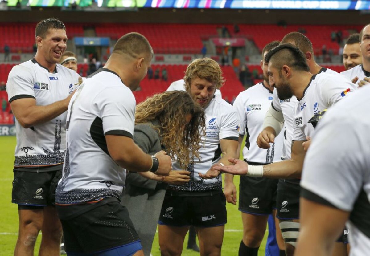 VIDEO + FOTO În genunchi pe Wembley: un jucător român de rugby și-a cerut iubita de soție la meciul cu Irlanda