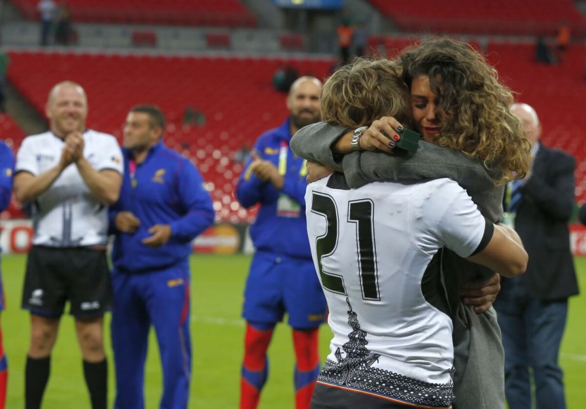 VIDEO + FOTO În genunchi pe Wembley: un jucător român de rugby și-a cerut iubita de soție la meciul cu Irlanda