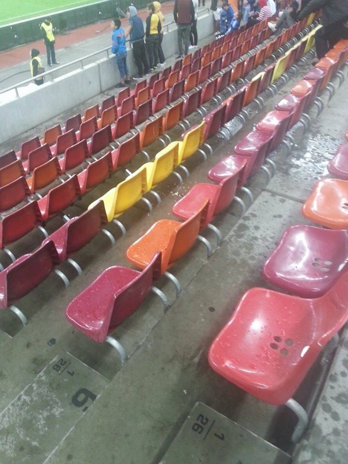 VIDEO + FOTO Imagini scandaloase de la Steaua - Voluntari: Arena Națională a fost inundată!