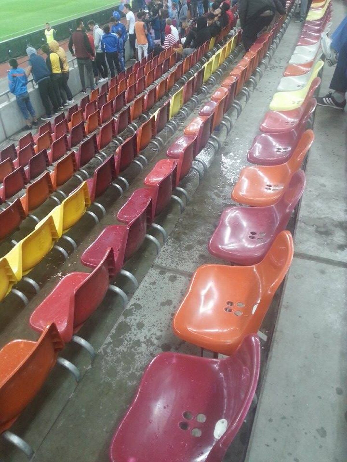 VIDEO + FOTO Imagini scandaloase de la Steaua - Voluntari: Arena Națională a fost inundată!