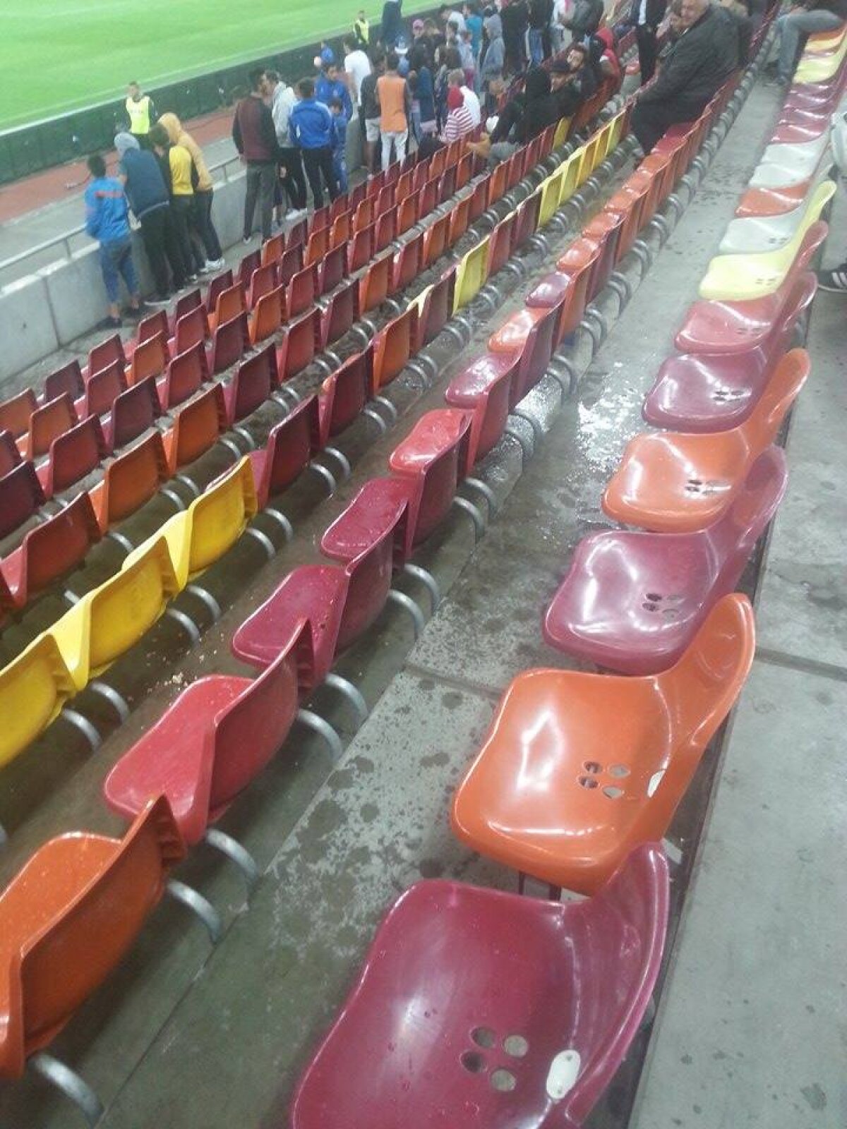 VIDEO + FOTO Imagini scandaloase de la Steaua - Voluntari: Arena Națională a fost inundată!
