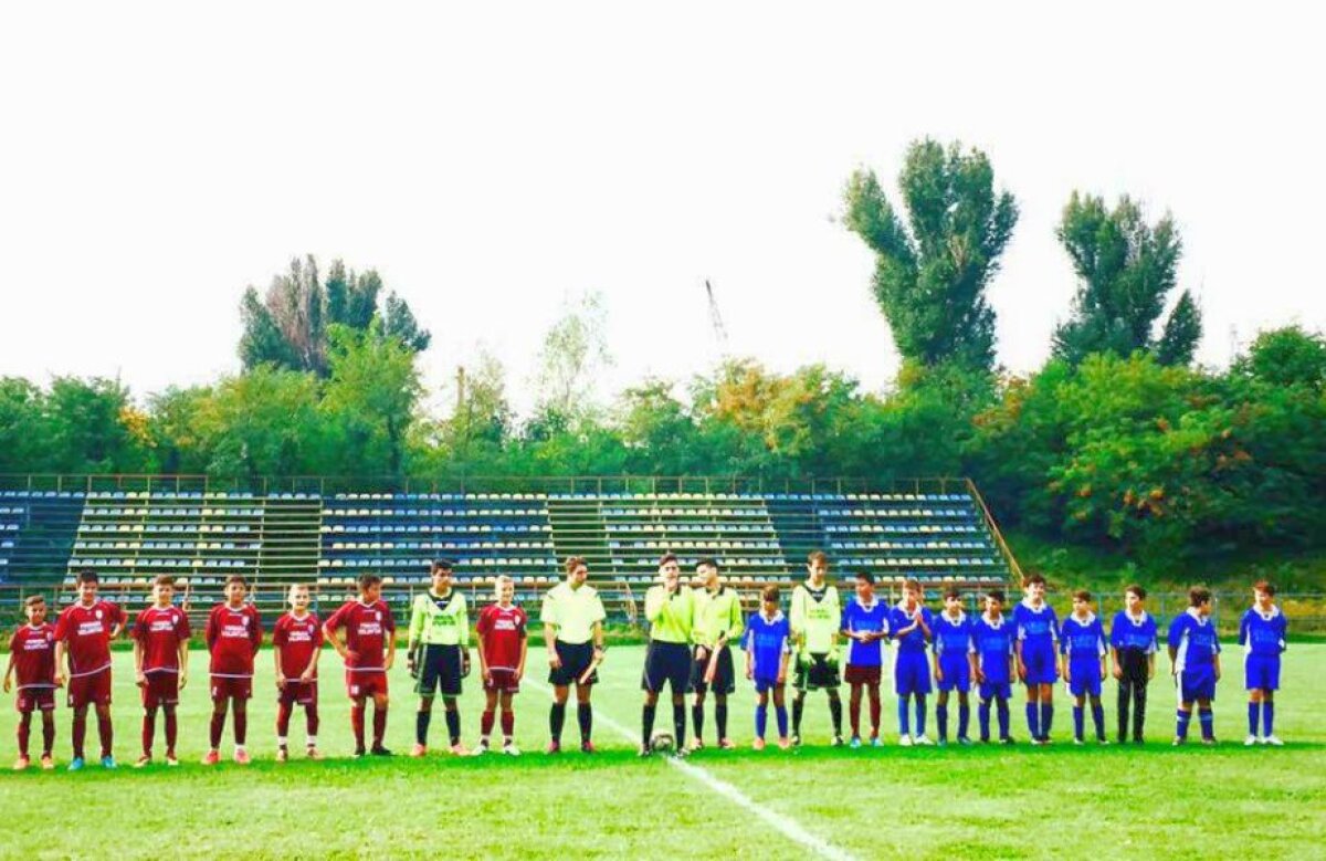 FOTO Românii reinventează fotbalul » O fată a fost căpitan şi a purtat numărul 10 într-un meci oficial de băieţi