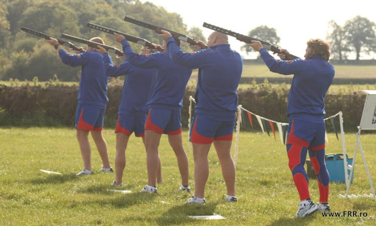 FOTO După-amiază de distracție » ”Stejarii” au avut o zi de pauză în care s-au distrat trăgînd cu arcul, cu pușca sau conducînd mașini speciale