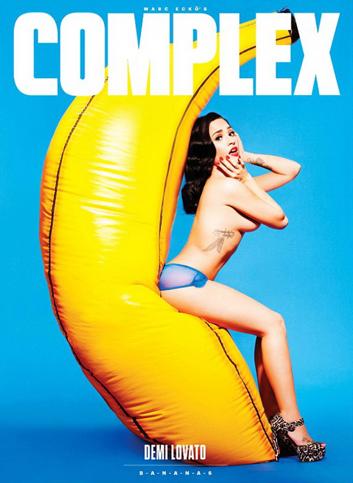 Demi Lovato a pozat topless pentru o revistă americană