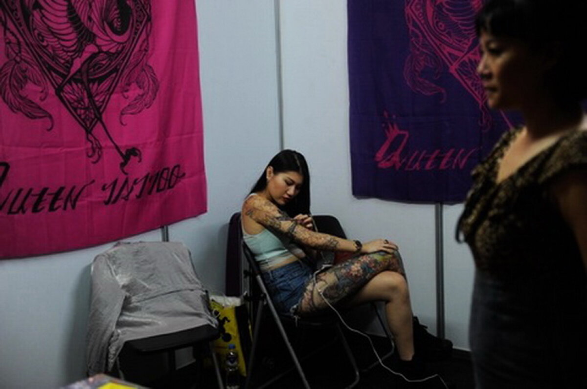 GALERIE FOTO » Ei sunt cei mai tatuați oameni din lume! Au făcut parada la un festival de profil