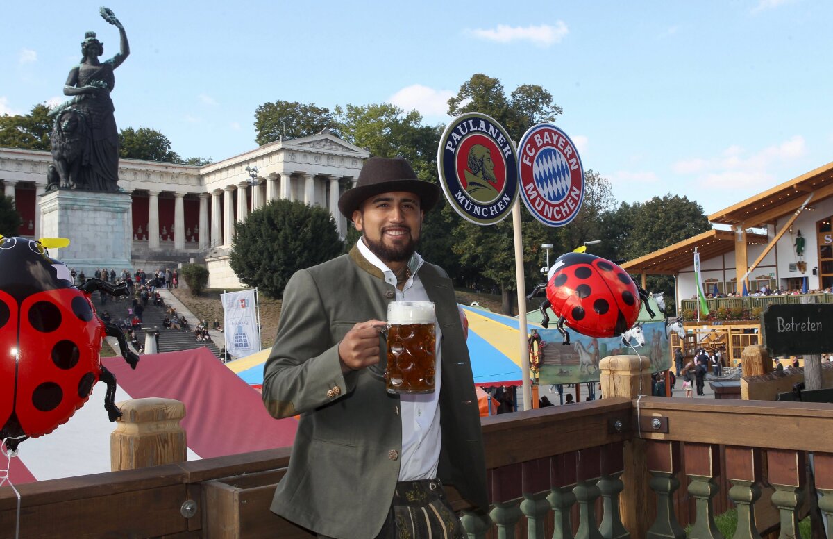 GALERIE FOTO Imagini superbe de la Oktoberfest » Pep Guardiola și vedetele sale au făcut spectacol 