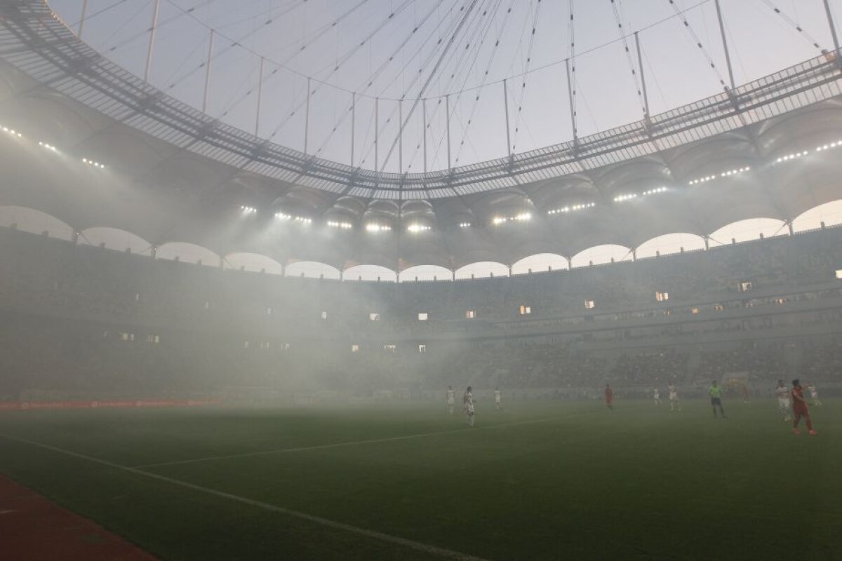 VIDEO+FOTO Atmosferă incendiară creată de suporterii lui Dinamo în memoria lui Hîldan: un inel de "foc" a înconjurat arena