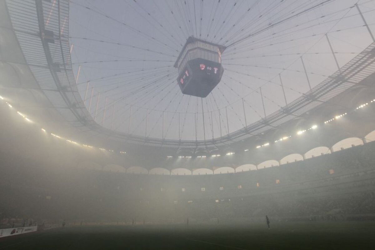 VIDEO+FOTO Atmosferă incendiară creată de suporterii lui Dinamo în memoria lui Hîldan: un inel de "foc" a înconjurat arena