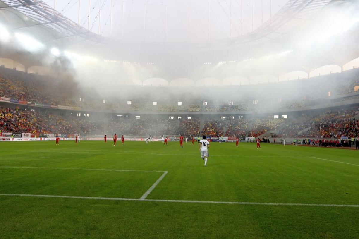 VIDEO+FOTO Atmosferă incendiară creată de suporterii lui Dinamo în memoria lui Hîldan: un inel de "foc" a înconjurat arena