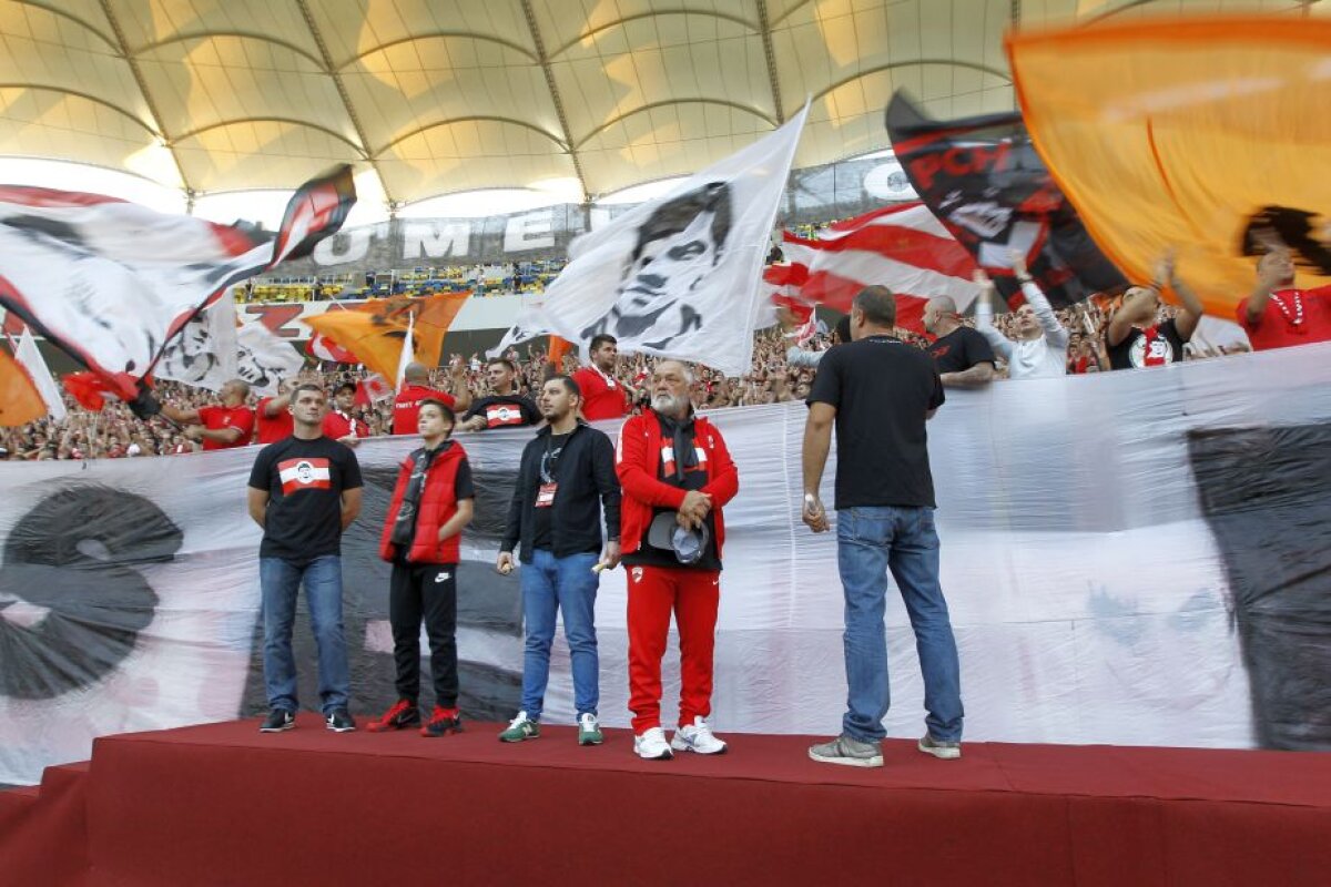 VIDEO+FOTO Atmosferă incendiară creată de suporterii lui Dinamo în memoria lui Hîldan: un inel de "foc" a înconjurat arena