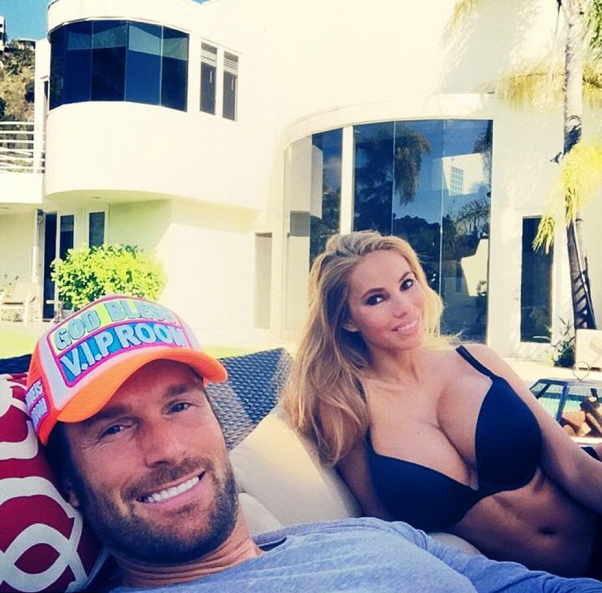 FOTO Imagini super-hot cu soţia unui multi-miliardar: "Este mai tare decît Pamela Anderson!"