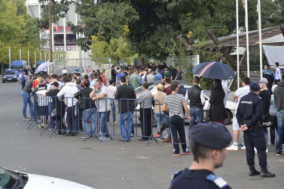 FOTO UPDATE Cozi de zeci de metri la Arena Națională! Oamenii sînt nemulțumiți că au rămas fără tichete » Record de bilete vîndute în trei ore!