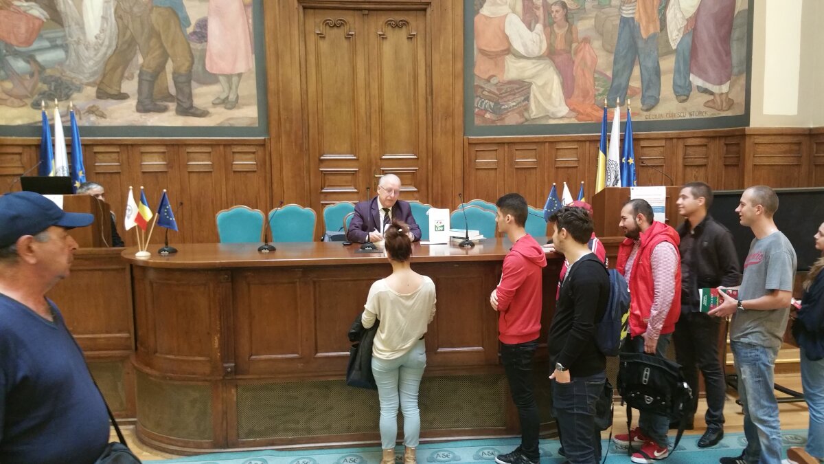 Eveniment important pentru alb-roșii » Anghelache și-a lansat noua carte: "Dinamo în fotbalul românesc"