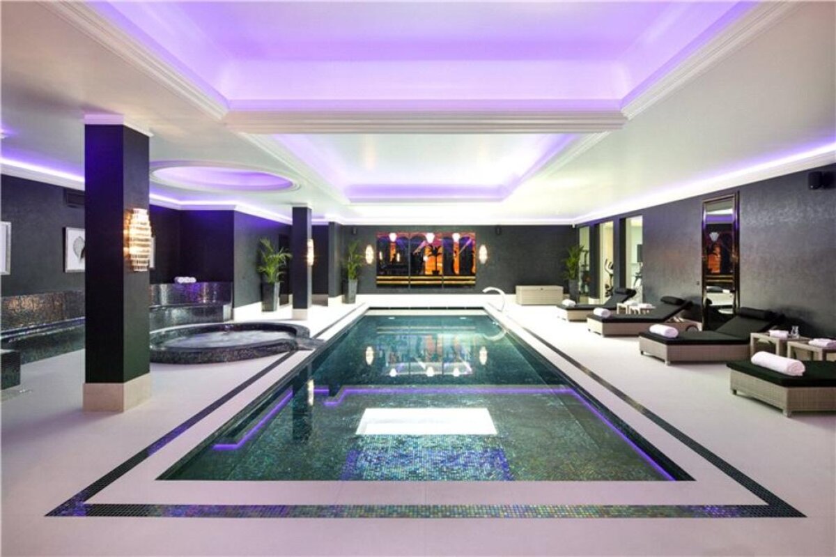 GALERIE FOTO Este cea mai tare casă pe care ai văzut-o vreodată?! Aşa arată de afară, dar o să ai un şoc cînd vei vedea interiorul » Preţul e COLOSAL