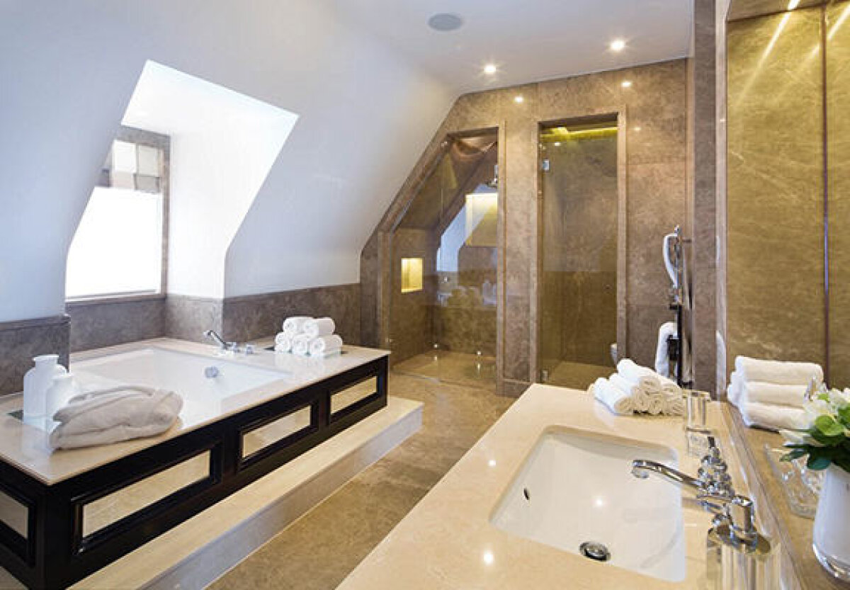 GALERIE FOTO Este cea mai tare casă pe care ai văzut-o vreodată?! Aşa arată de afară, dar o să ai un şoc cînd vei vedea interiorul » Preţul e COLOSAL