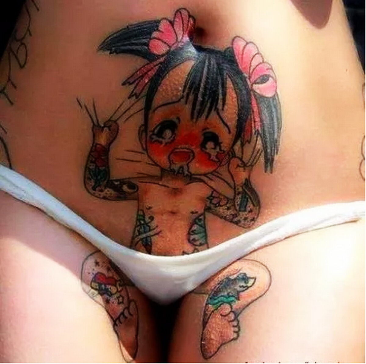 FOTO » Tu ţi-ai face aşa ceva? Topul celor mai nebune tatuaje din lume!