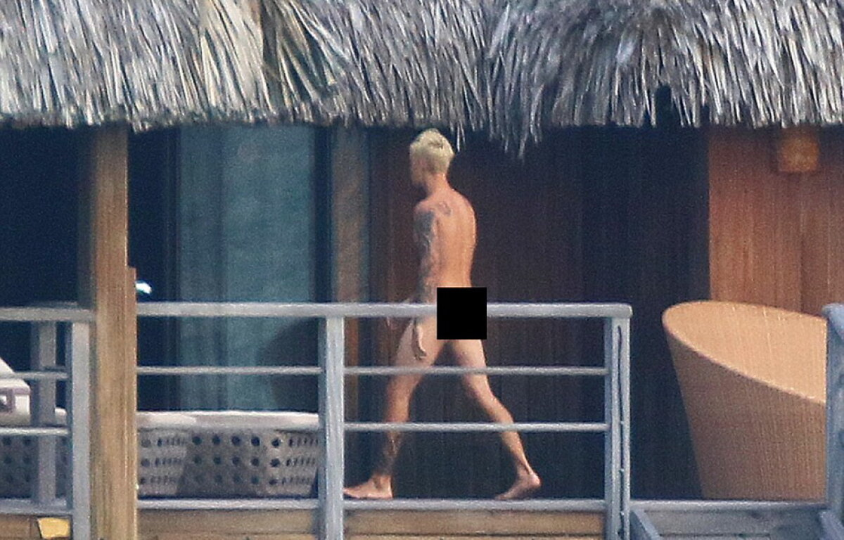 FOTO » Justin Bieber nu are limite! A fost surprins gol-goluţ