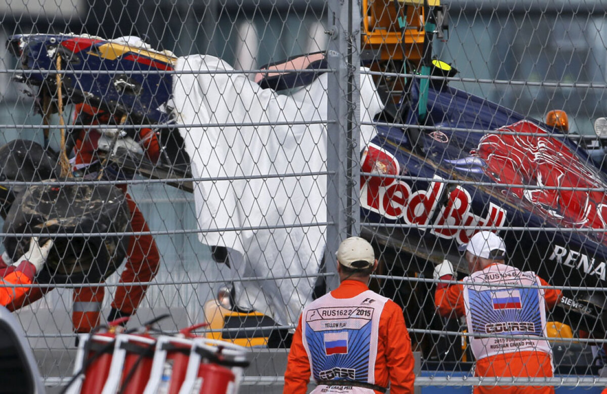 Ca o rachetă în zid » Impact serios pentru Carlos Sainz Jr. în calificările Marelui Premiu al Rusiei