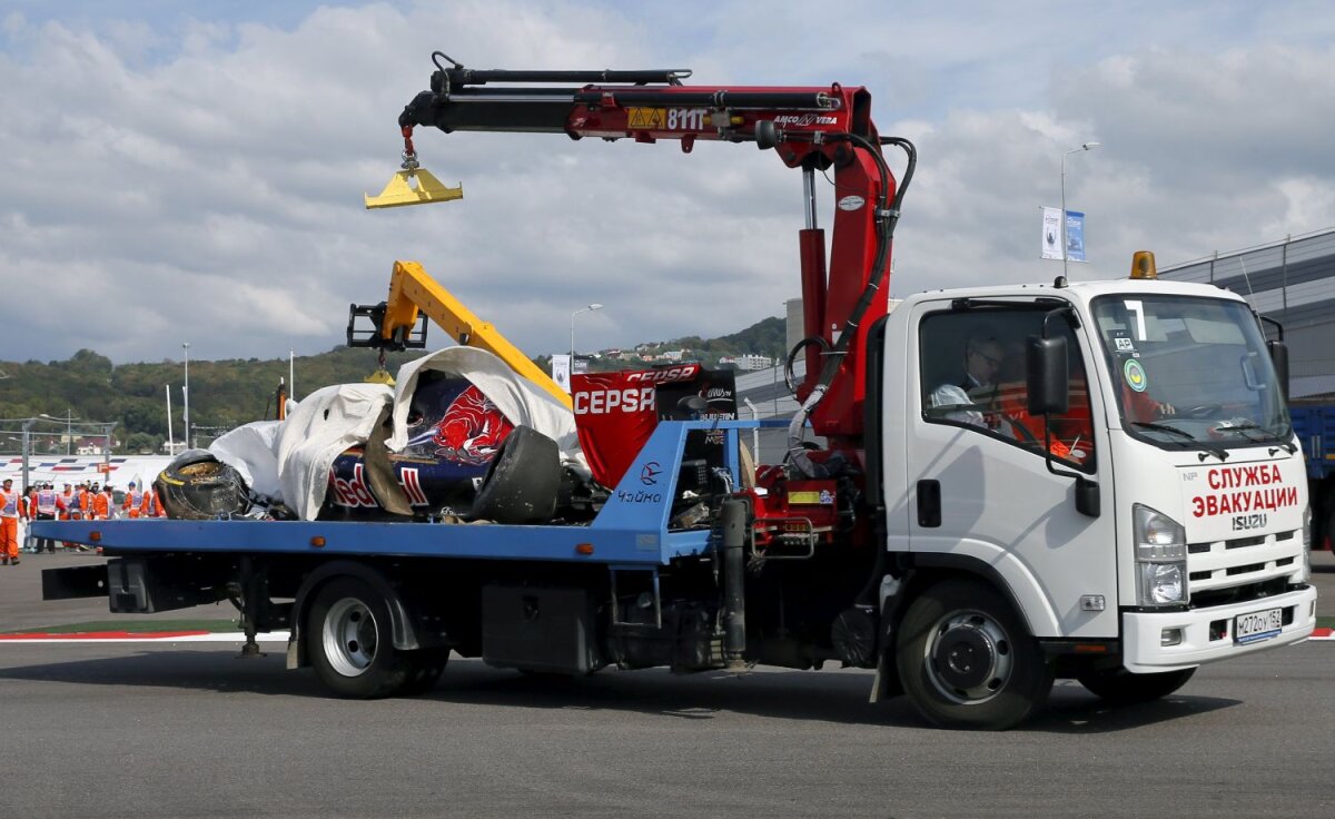 Ca o rachetă în zid » Impact serios pentru Carlos Sainz Jr. în calificările Marelui Premiu al Rusiei