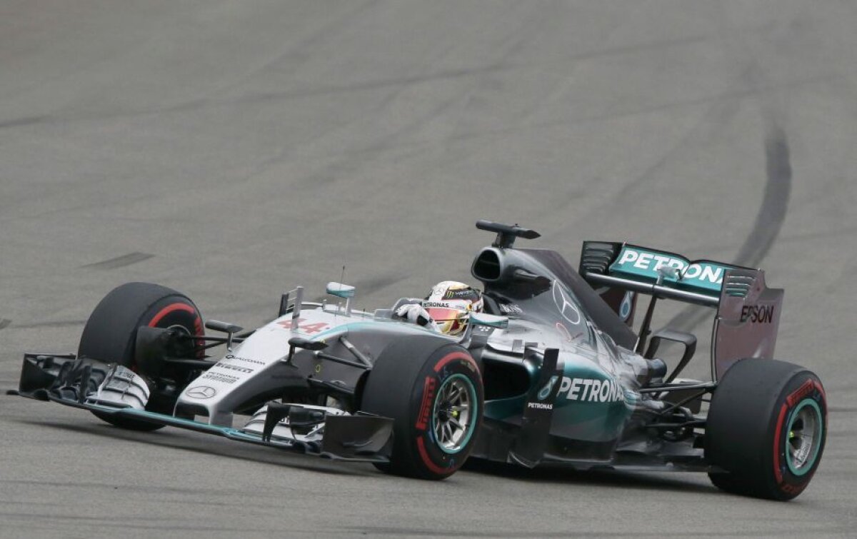 FOTO Victorie pentru Hamilton » Britanicul profită de abandonul lui Rosberg și este tot mai aproape de titlul de campion! Schimbare în clasamentul piloților