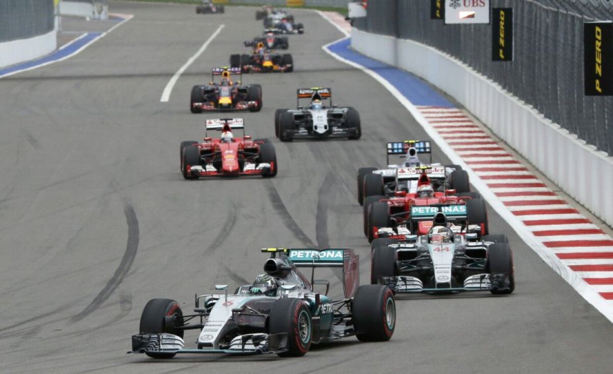 FOTO Victorie pentru Hamilton » Britanicul profită de abandonul lui Rosberg și este tot mai aproape de titlul de campion! Schimbare în clasamentul piloților