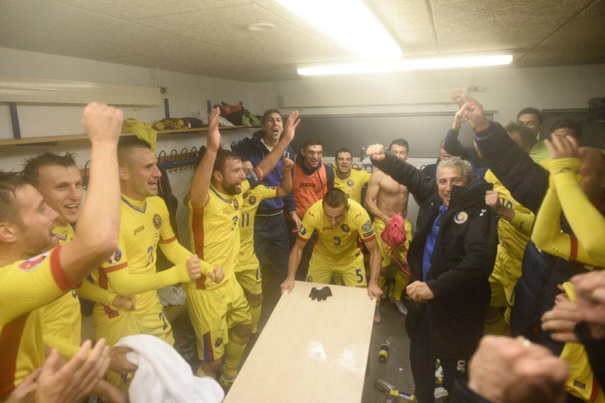 FOTOREPORTAJ SENZAȚIONAL Imagini spectaculoase cu sărbătoarea din vestiarul ”tricolorilor”