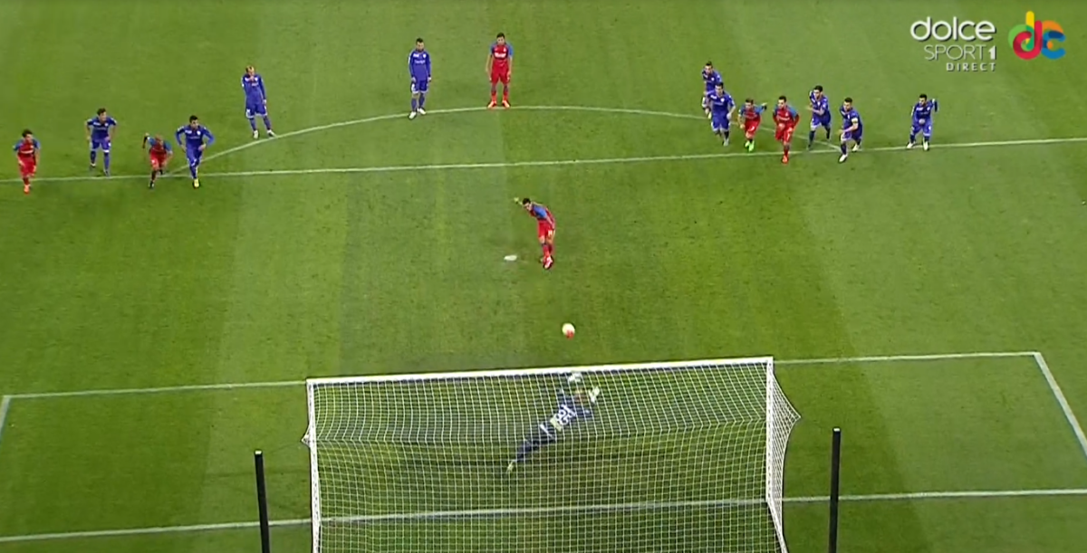 FOTO Asemănări incredibile la cele două penalty-uri ratate de Stanciu! Găsiți 5 diferențe!  :) 