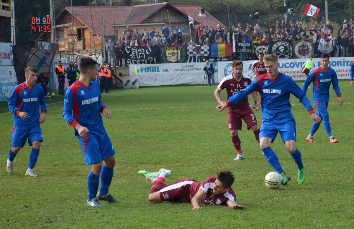 FOTO Învinşi lîngă tribuna-camion » Incredibil: echipa din Pojorîta a bătut Rapidul cu 2-1!