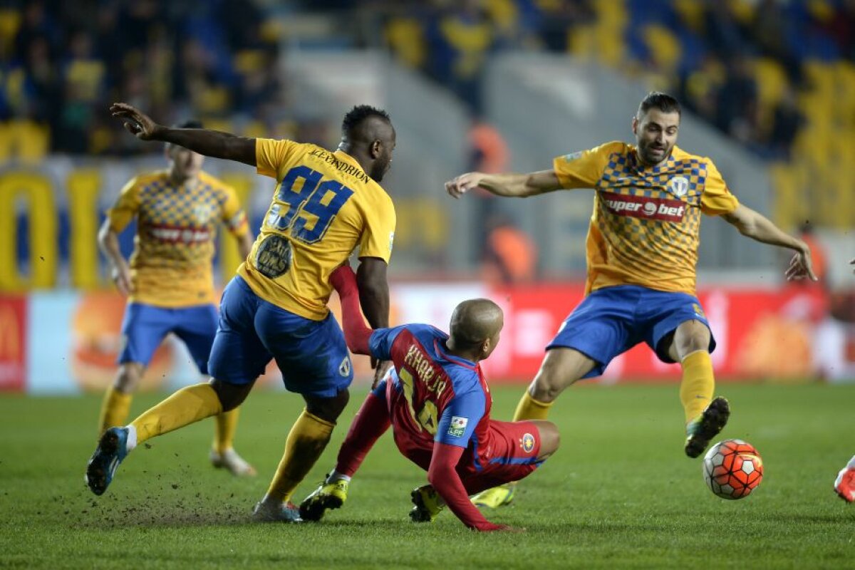 FOTO Noroi mult, fotbal puțin » Petrolul a remizat cu Steaua, 0-0, iar campioana rămîne singura echipă fără gol marcat în poarta prahovenilor