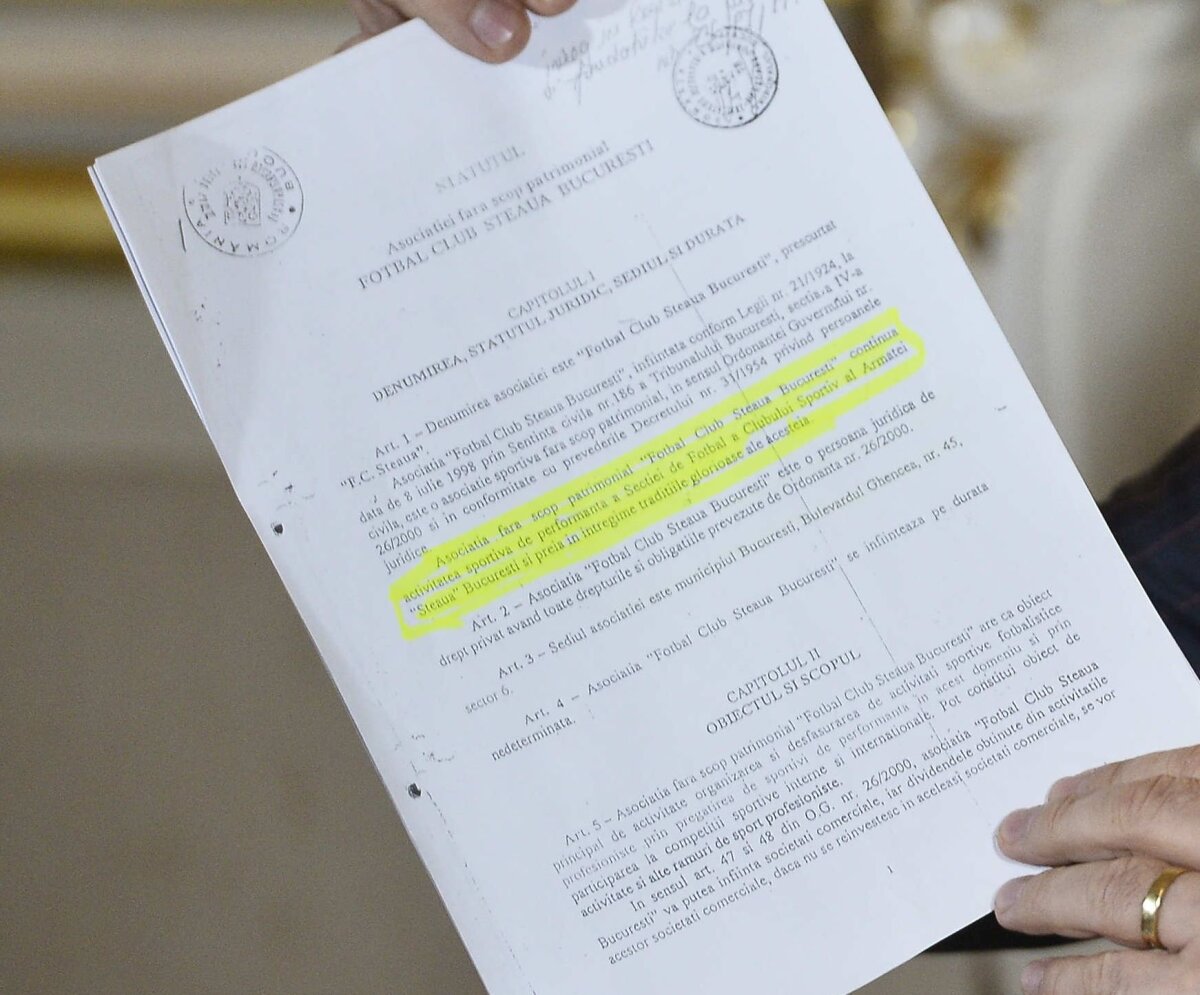 FOTO Ce acte a prezentat Gigi Becali azi la conferința de presă » Imagini în detaliu surprinse de fotoreporterul GSP 