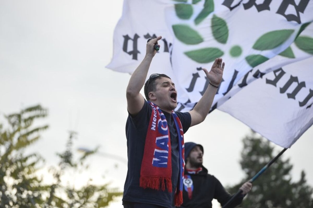 500 de oameni au protestat în Ghencea: "Am luat o decizie radicală! Nu mai mergem la nimic" » Becali îi ia în răs la TV: "Dacă au macara, pot lua Steaua"