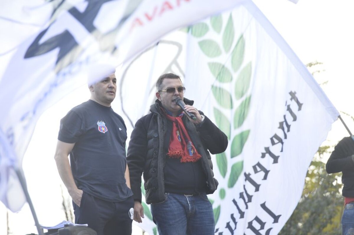 500 de oameni au protestat în Ghencea: "Am luat o decizie radicală! Nu mai mergem la nimic" » Becali îi ia în răs la TV: "Dacă au macara, pot lua Steaua"