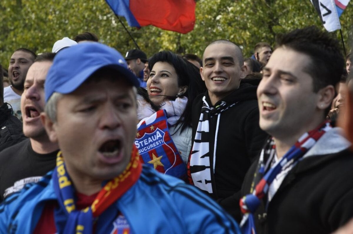 500 de oameni au protestat în Ghencea: "Am luat o decizie radicală! Nu mai mergem la nimic" » Becali îi ia în răs la TV: "Dacă au macara, pot lua Steaua"