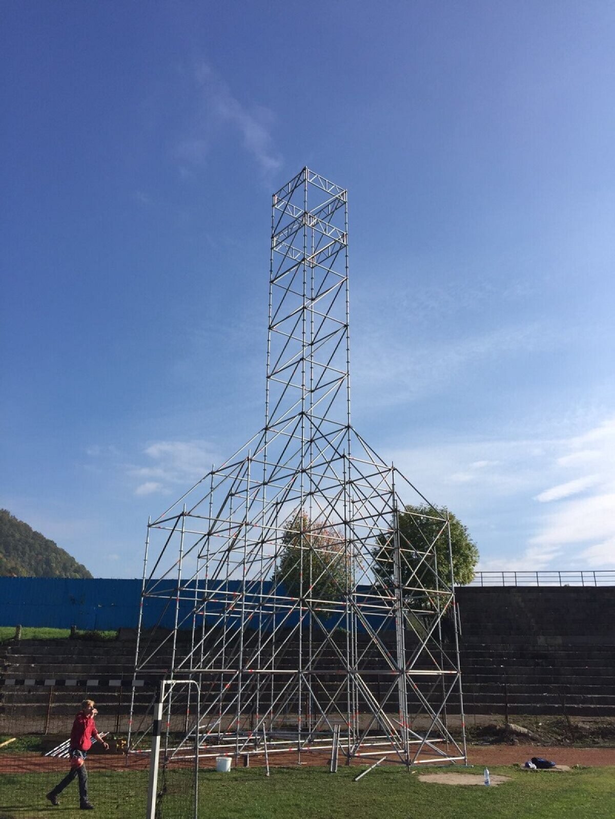 FOTO Se joacă în nocturnă » Imagini de la Baia Mare cu 5 zile înainte de meciul cu Steaua! Lucrările sînt în toi