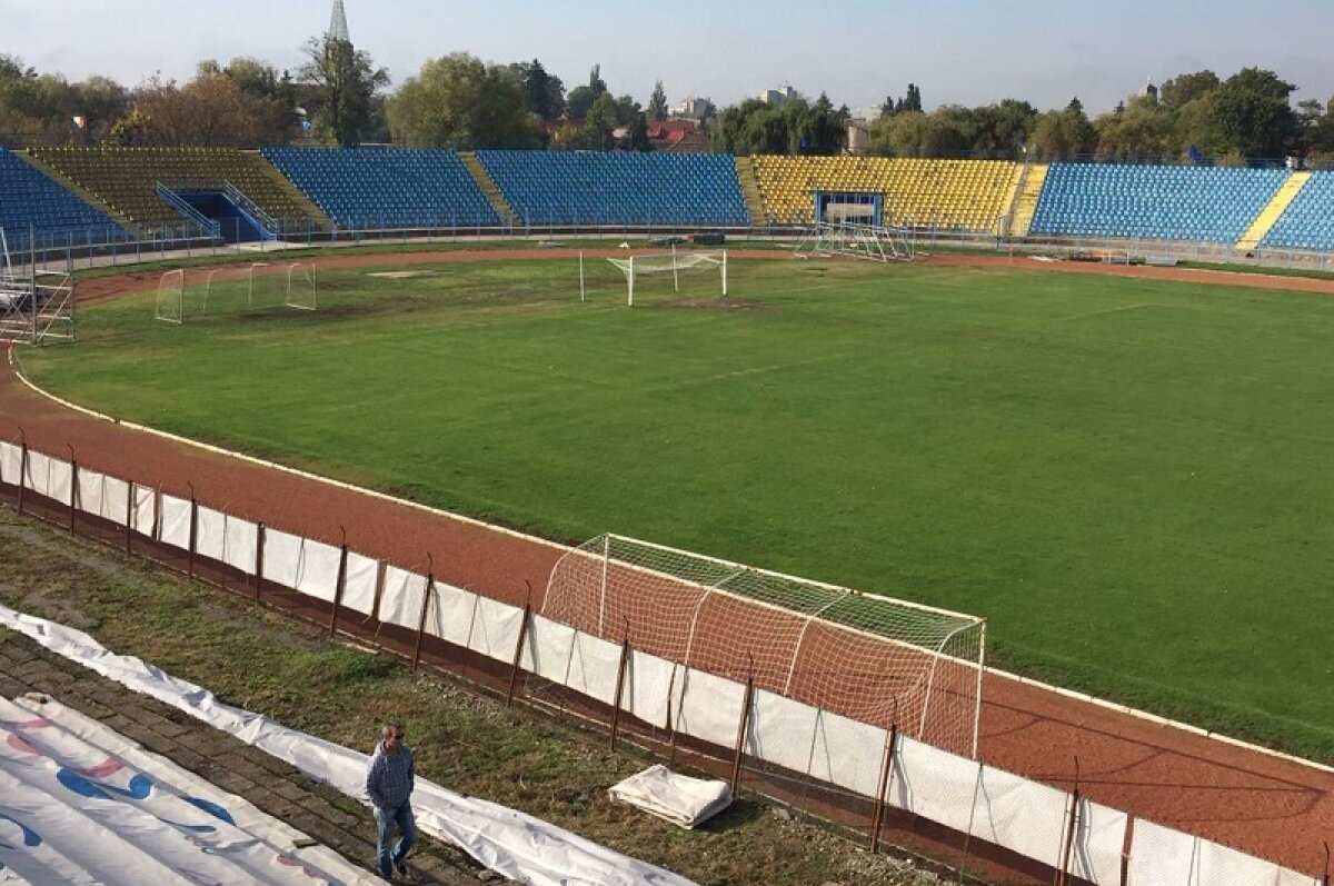 FOTO Se joacă în nocturnă » Imagini de la Baia Mare cu 5 zile înainte de meciul cu Steaua! Lucrările sînt în toi