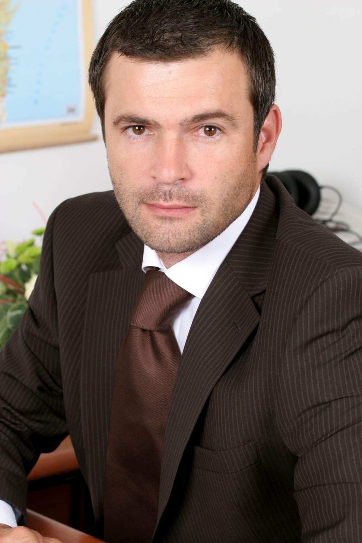 FOTO Jumătate e amfiteatru roman! Meciul Stelei de la Baia Mare se joacă pe un stadion în paragină