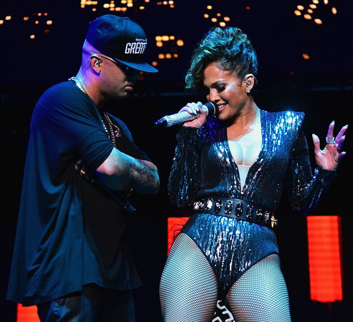 FOTO » Jennifer Lopez a făcut super-show la ultimul concert! Vezi ce ţinută incendiară a purtat