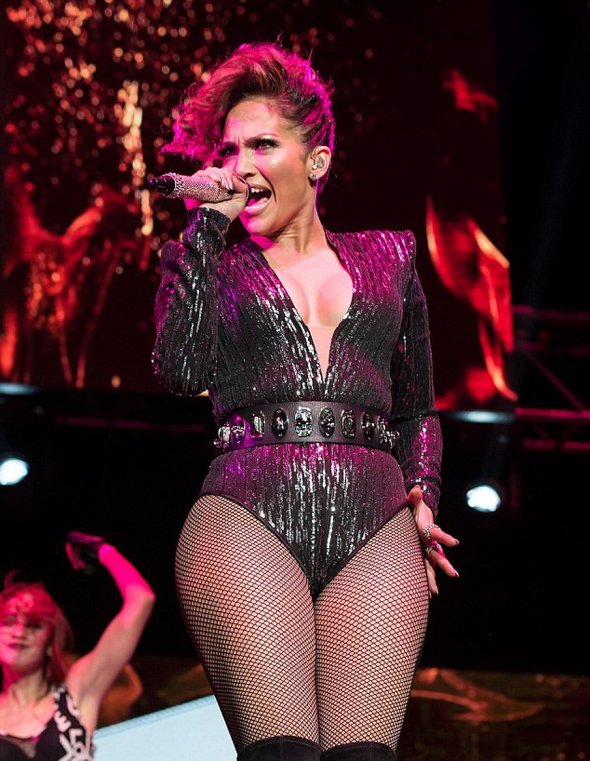FOTO » Jennifer Lopez a făcut super-show la ultimul concert! Vezi ce ţinută incendiară a purtat