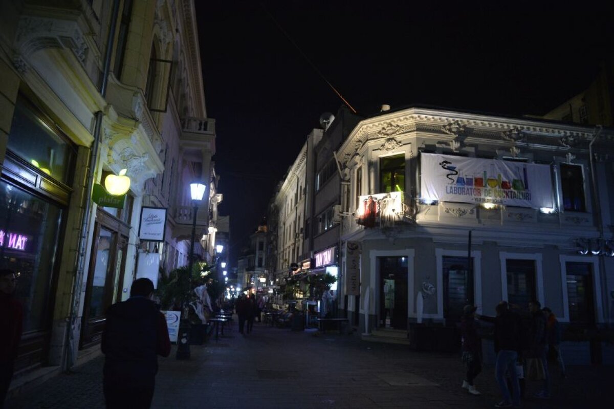 FOTO Atmosferă de priveghi în Centrul Vechi al Capitalei » Cum a decurs prima noapte după tragedie