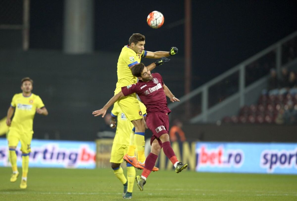 VIDEO+FOTO CFR Cluj învinge Steaua, 2-0, cu două goluri suspecte! Roş-albaştrii pierd după 10 ani în faţa ardelenilor