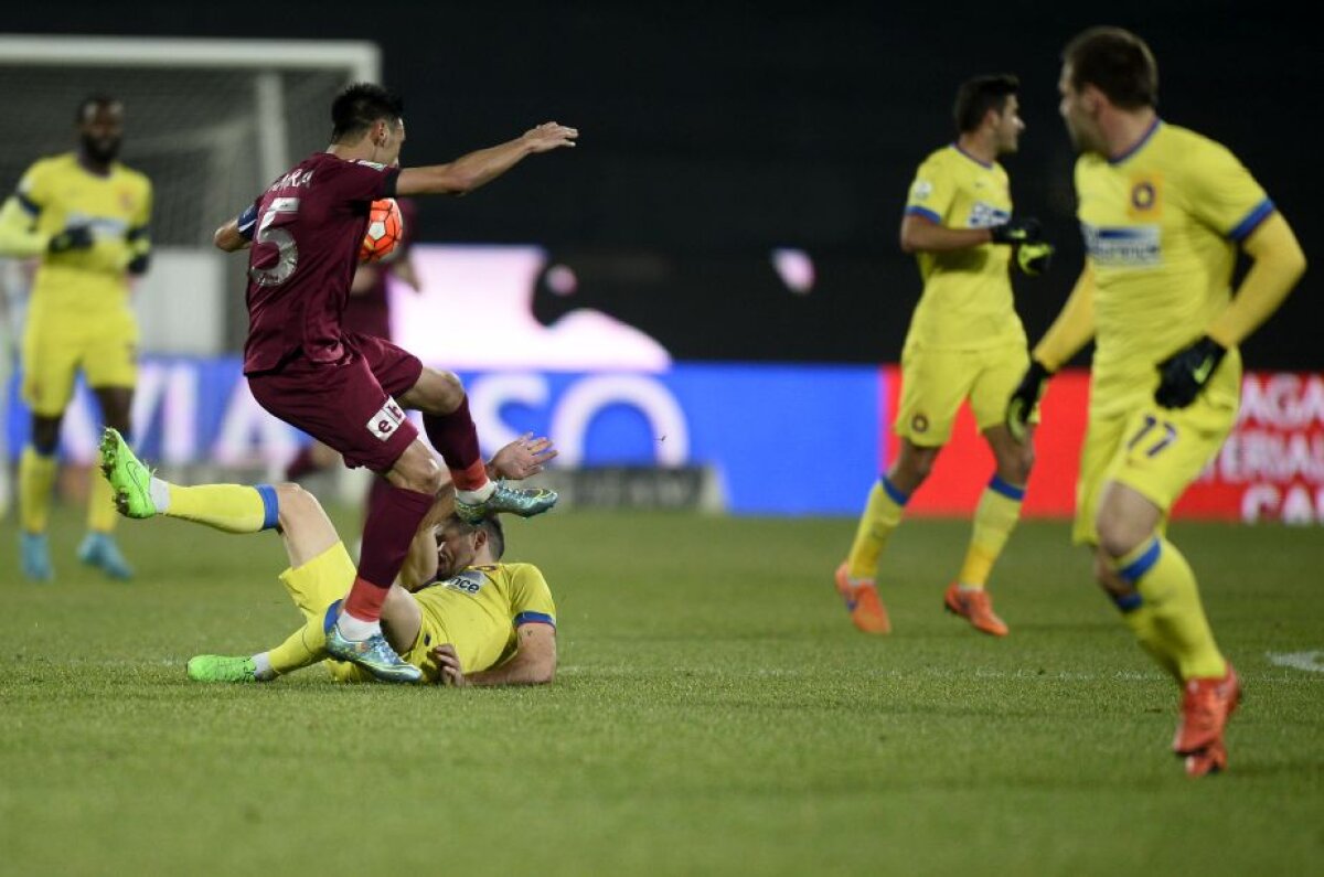 VIDEO+FOTO CFR Cluj învinge Steaua, 2-0, cu două goluri suspecte! Roş-albaştrii pierd după 10 ani în faţa ardelenilor