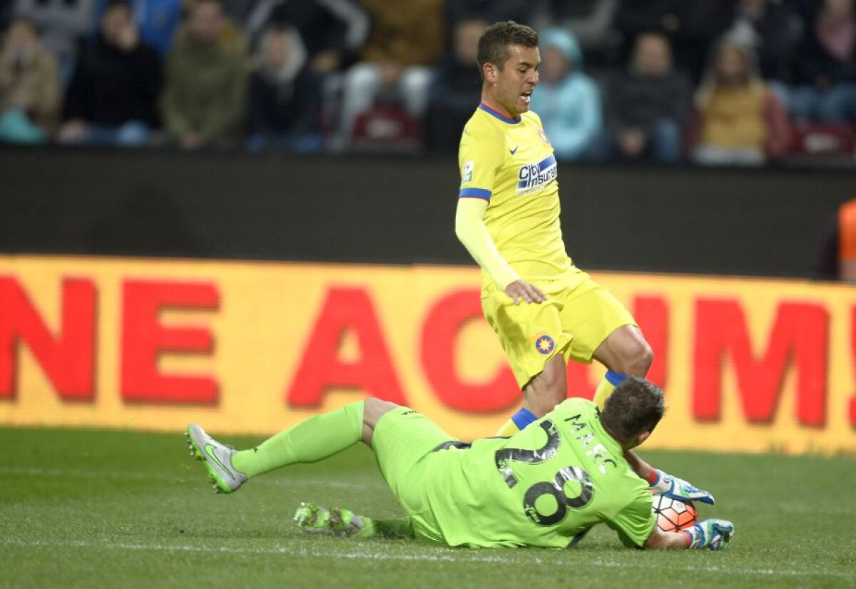 VIDEO+FOTO CFR Cluj învinge Steaua, 2-0, cu două goluri suspecte! Roş-albaştrii pierd după 10 ani în faţa ardelenilor