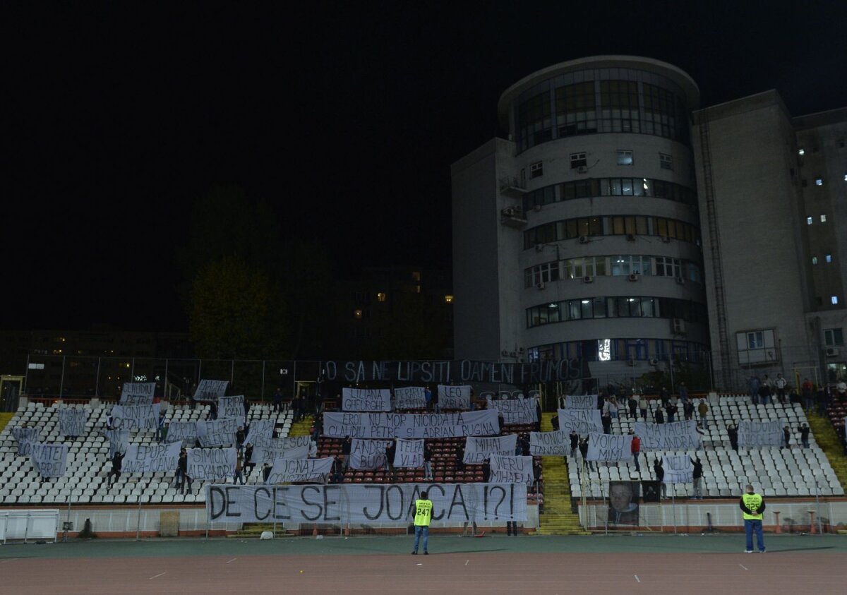 Candele în vînt » Dinamoviștii au ținut doliu pentru victimele tragediei de vineri