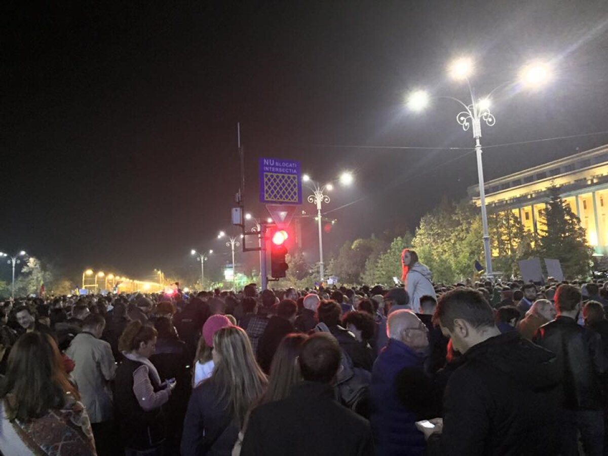 FOTO + VIDEO Mii de persoane au invadat străzile din Capitală: "Furia noastră / Panica voastră" » Filmul complet al protestelor » Prima măsură luată de autorități