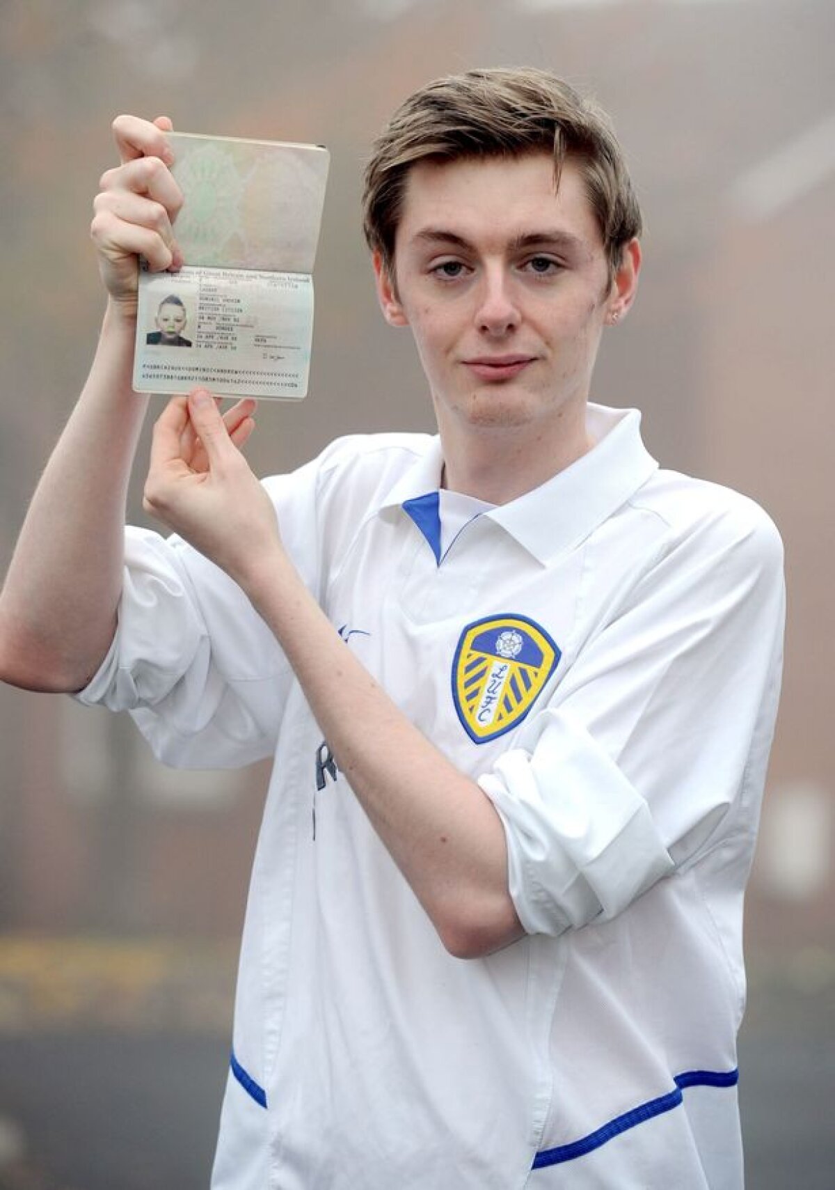 GALERIE FOTO Cel mai ghinionist tată din lume! I-a pus copilului un nume uriaș, dar băiatul ține cu o rivală :)