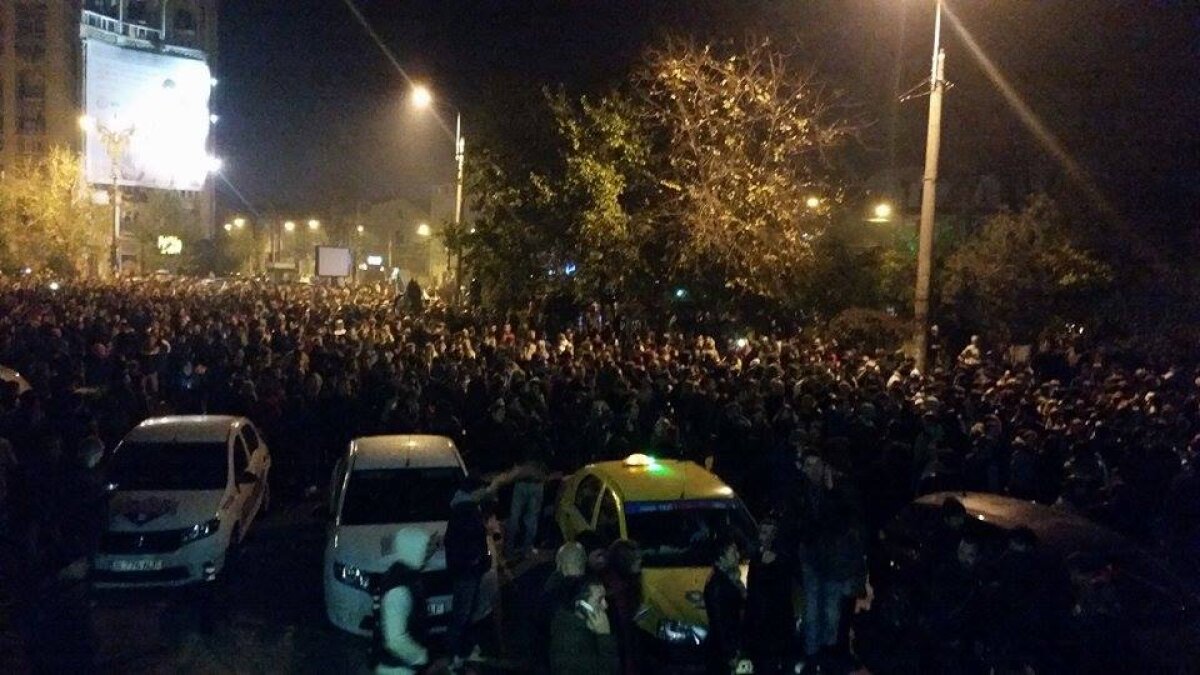 FOTO + VIDEO Mii de persoane au invadat străzile din Capitală: "Furia noastră / Panica voastră" » Filmul complet al protestelor » Prima măsură luată de autorități
