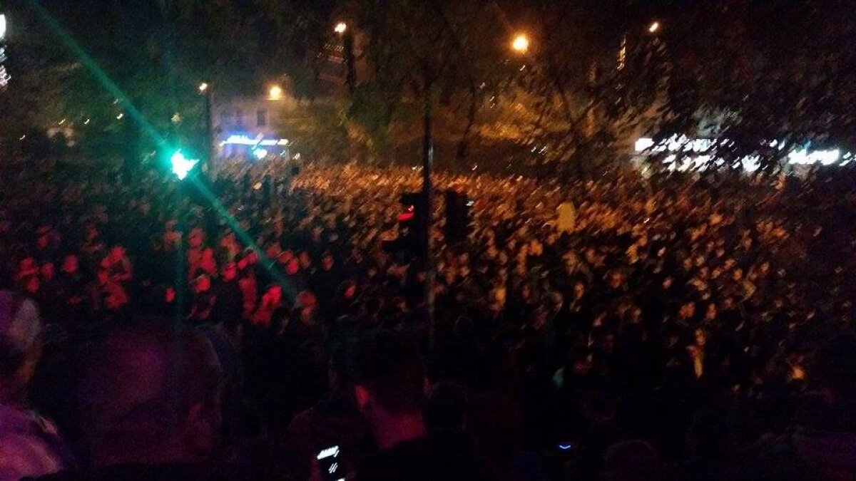 FOTO + VIDEO Mii de persoane au invadat străzile din Capitală: "Furia noastră / Panica voastră" » Filmul complet al protestelor » Prima măsură luată de autorități